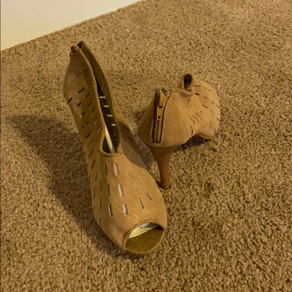 Women’s Suede Peep Toes Natural Shoes, size 10